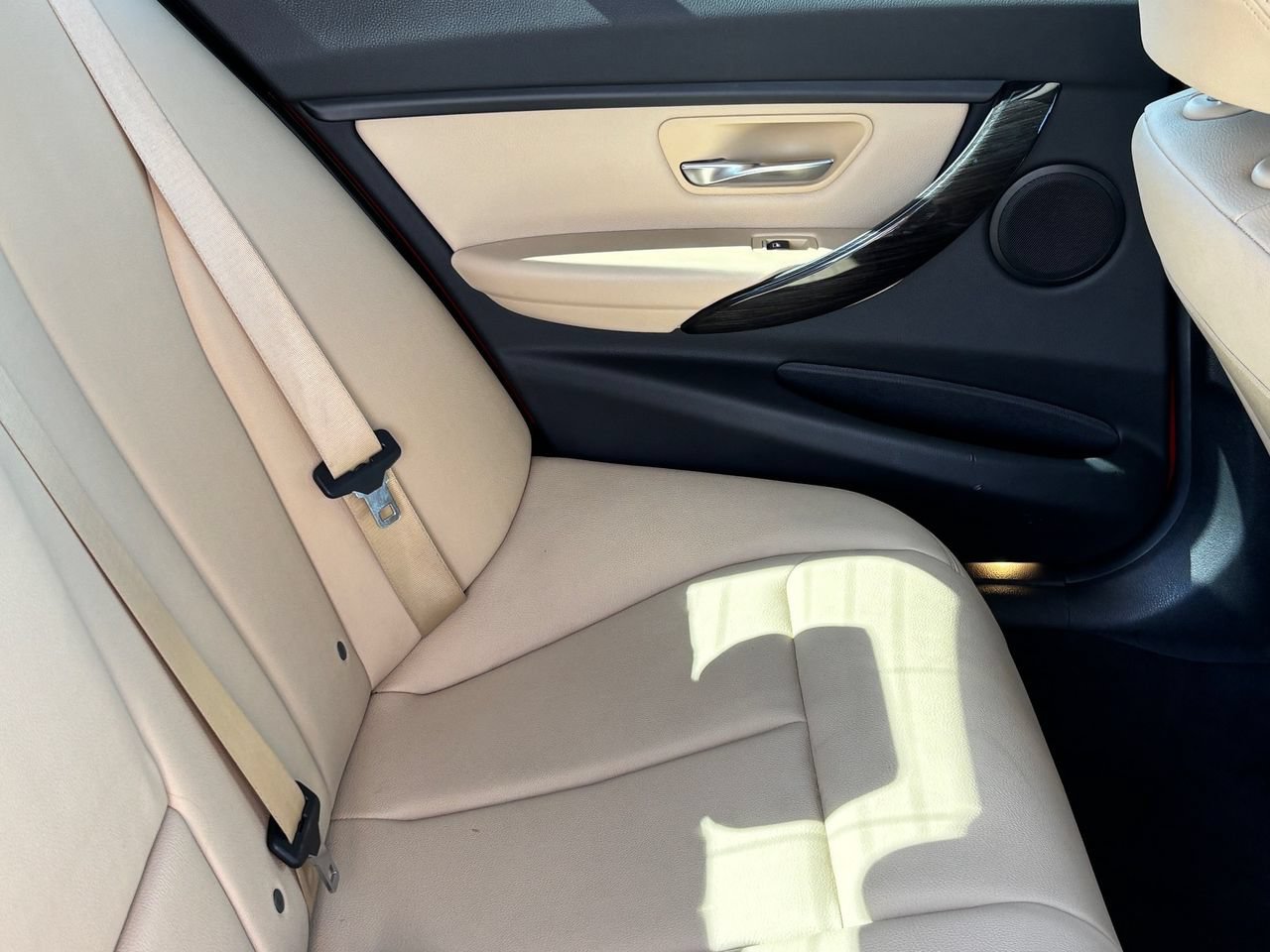 Used 2017 BMW 320i Sedan RWD image 11