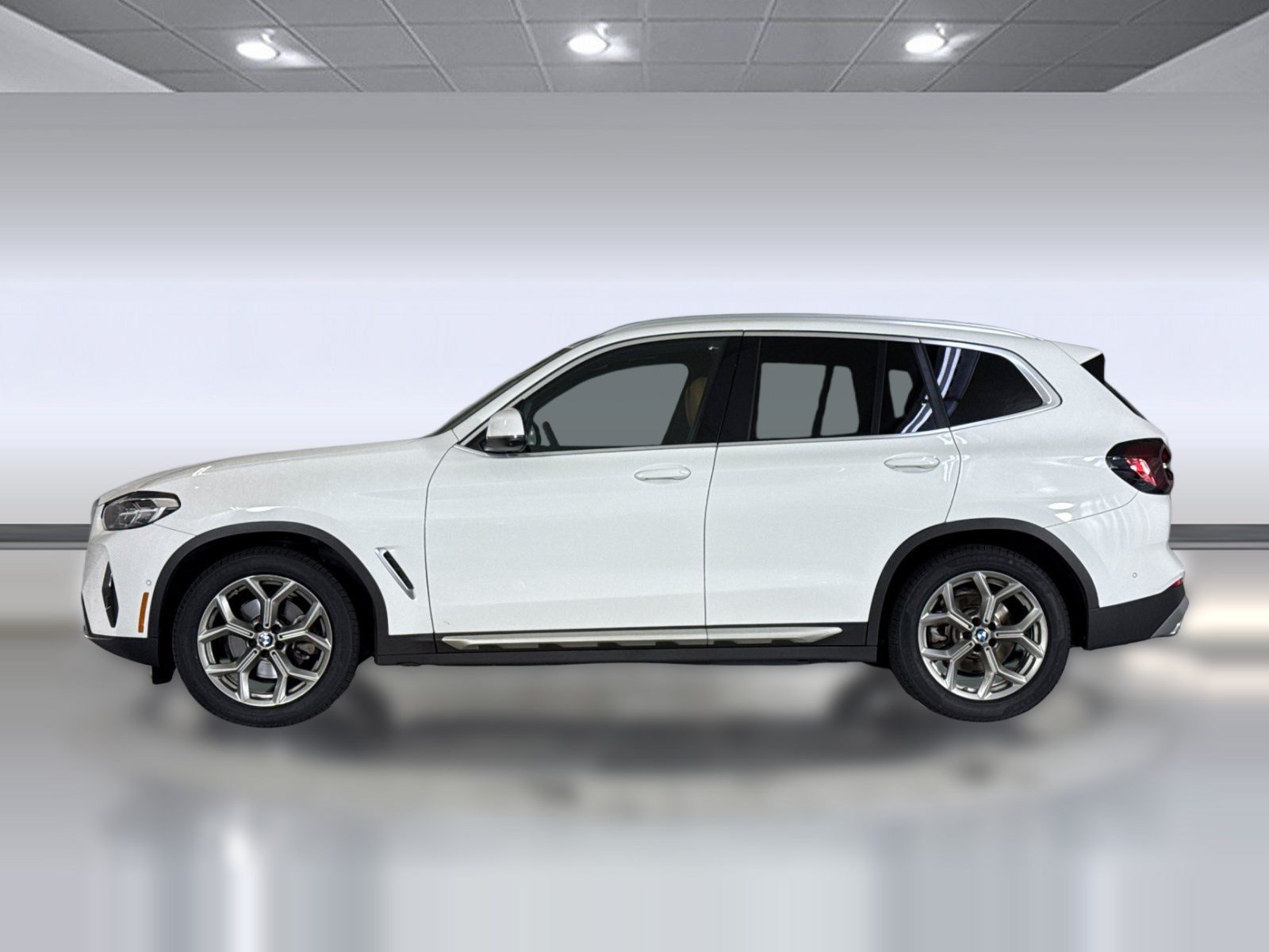 Used 2024 BMW X3 sDrive30i w/ Convenience Package RWD image 2
