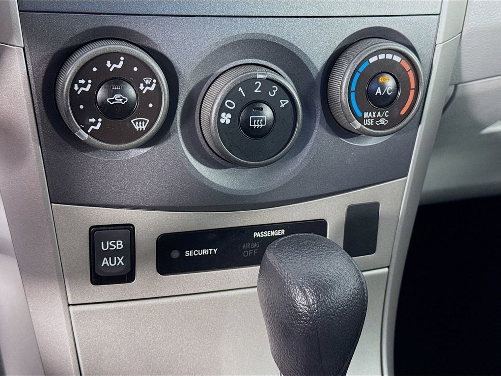 Used 2013 Toyota Corolla LE image 22