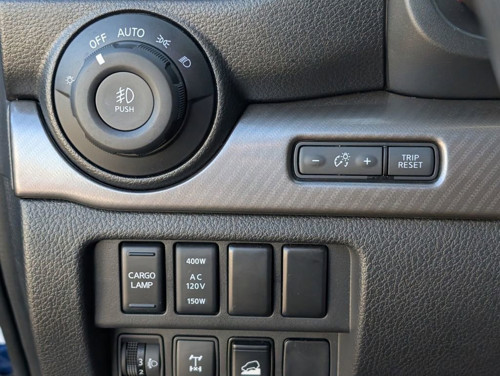 Used 2024 Nissan Titan PRO-4X w/ Pro-4x Convenience Package image 28