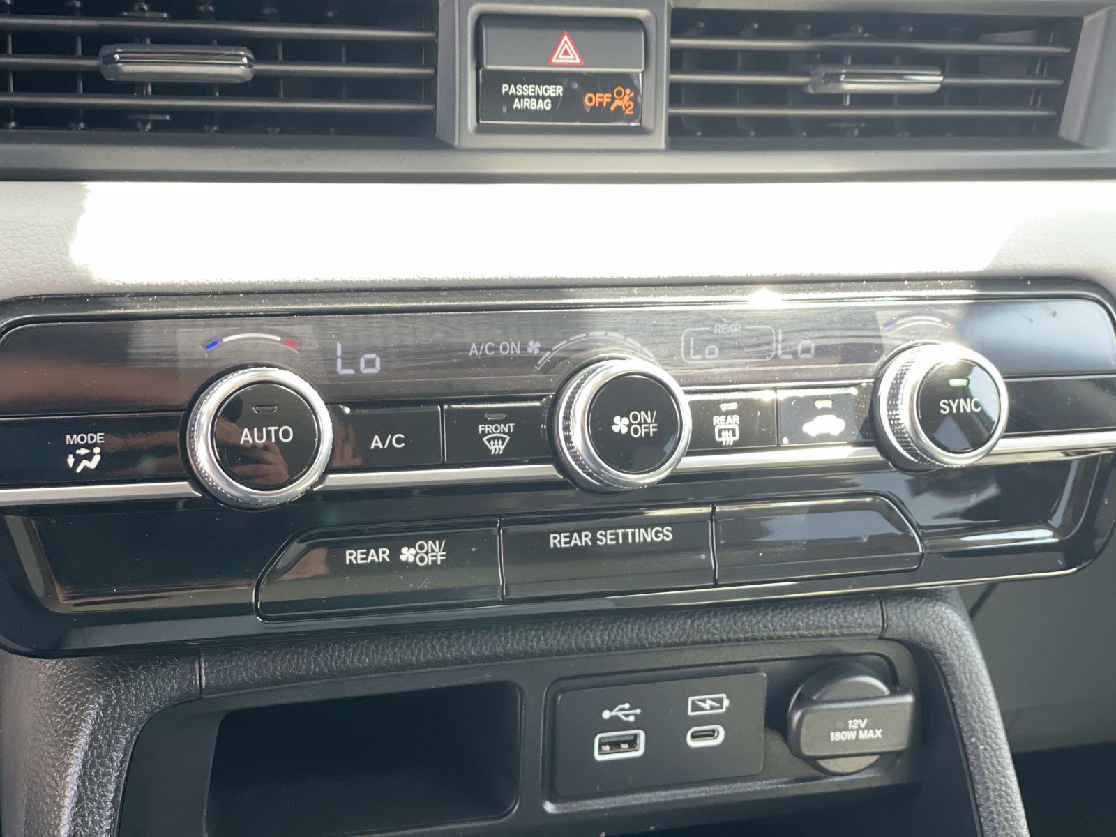 Certified 2024 Honda Pilot LX image 9