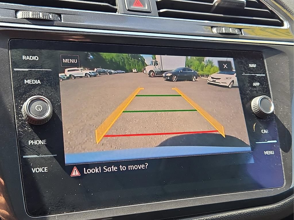 Used 2018 Volkswagen Tiguan SEL FWD image 16