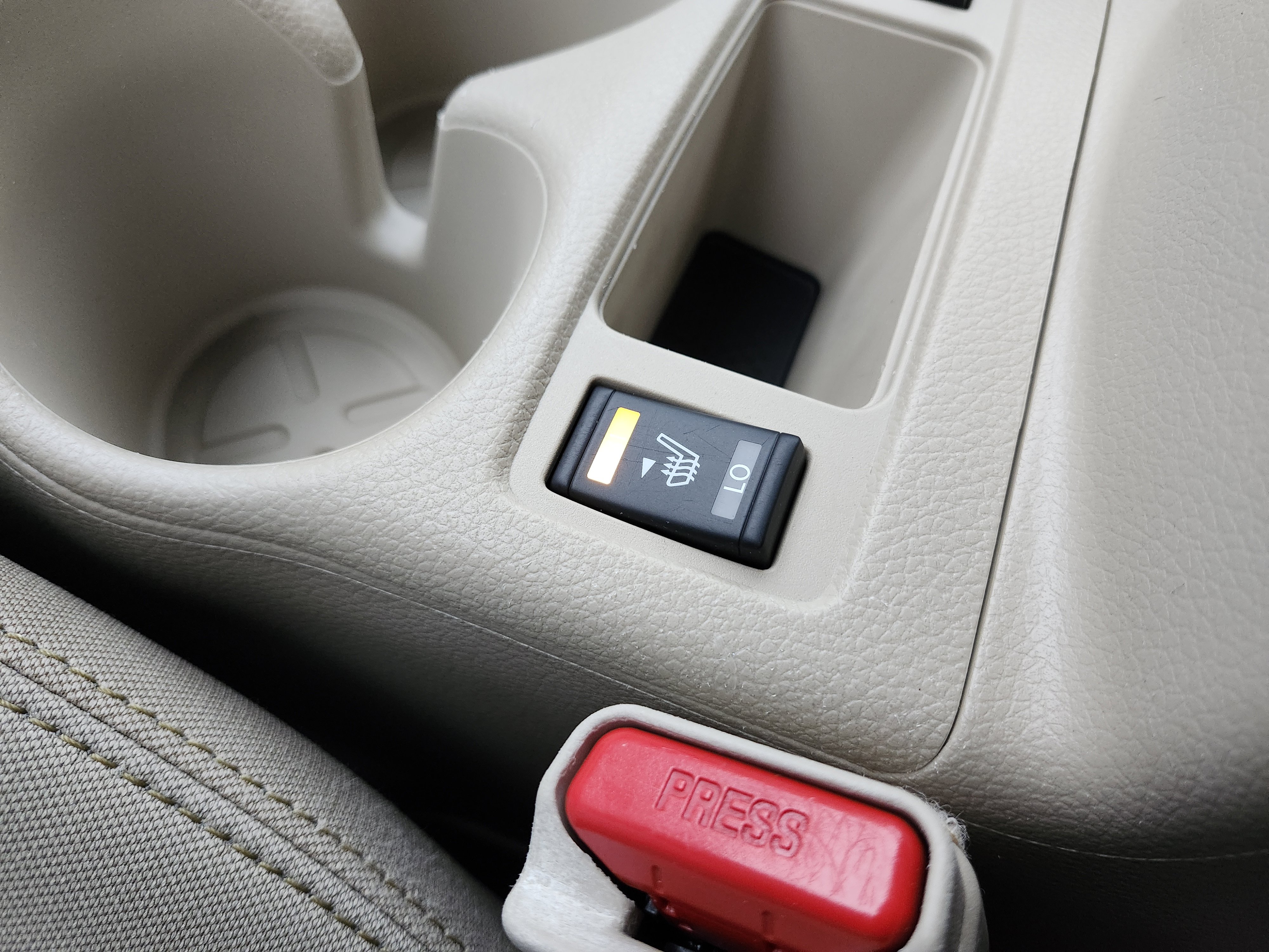 Used 2018 Nissan Rogue SV image 9