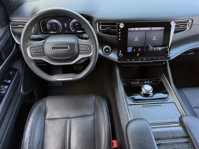 Used 2024 Jeep Wagoneer L Series II RWD image 12
