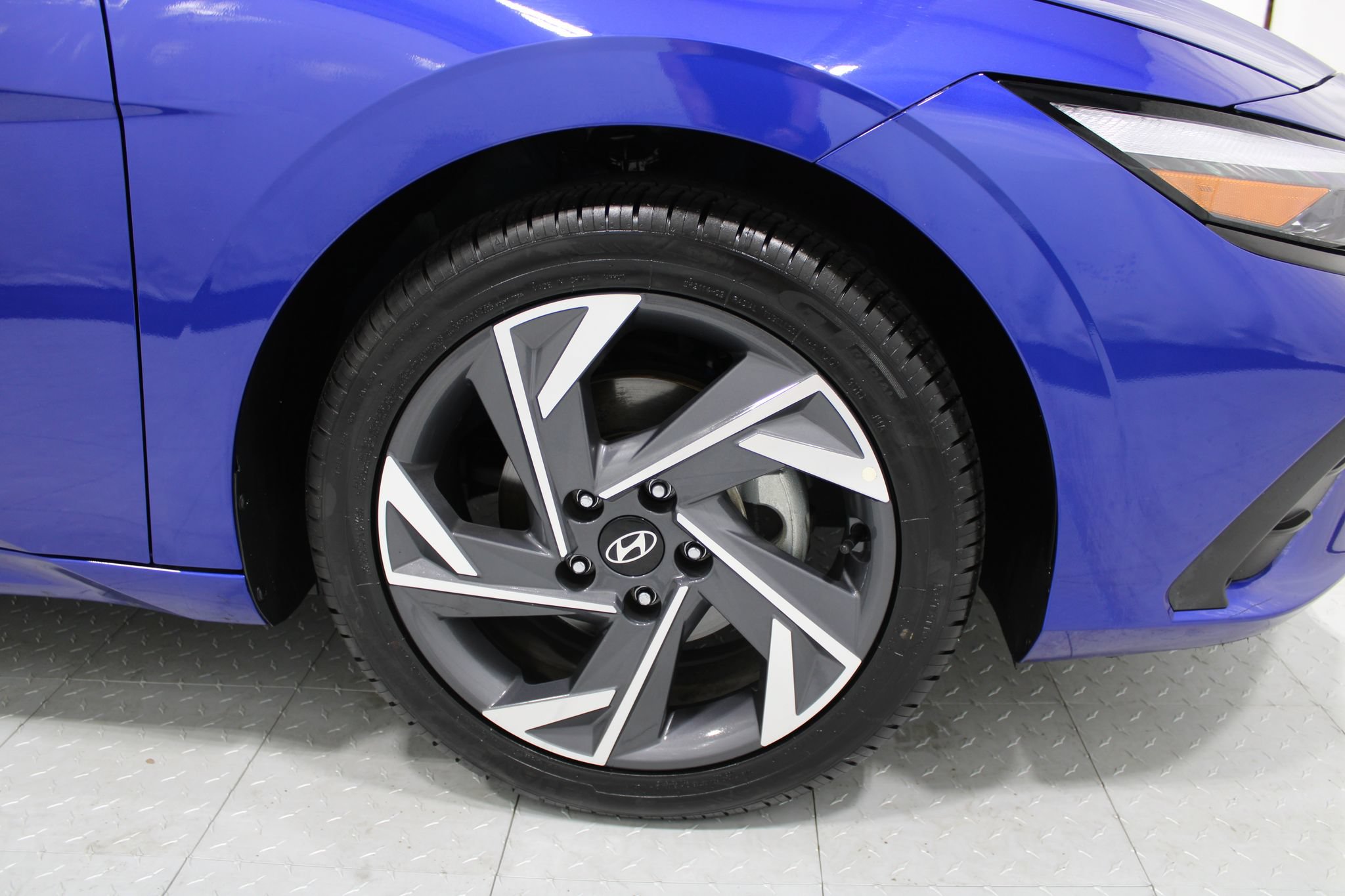 Used 2025 Hyundai Elantra Sport FWD image 5