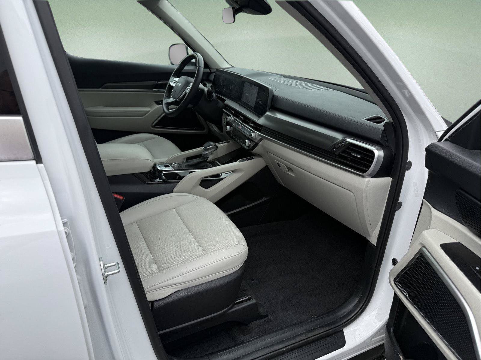 Used 2025 Kia Telluride S FWD image 21