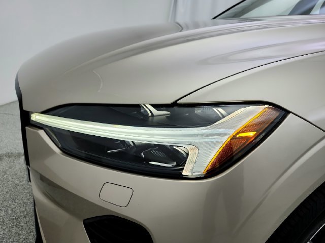 Certified 2026 Volvo XC60 B5 Plus AWD/4WD image 32