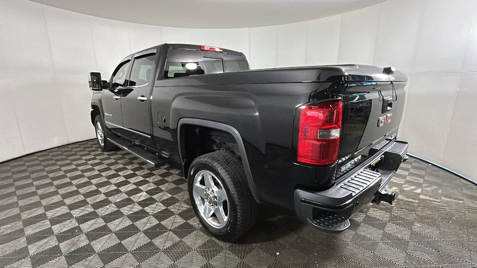 Used 2015 GMC Sierra 2500 Denali AWD/4WD image 4