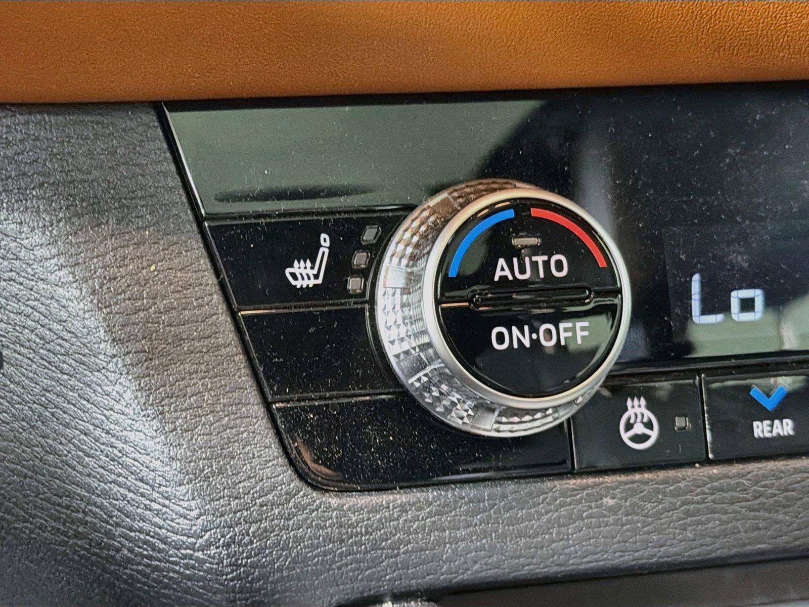 Used 2024 Mitsubishi Outlander SEL AWD/4WD image 24