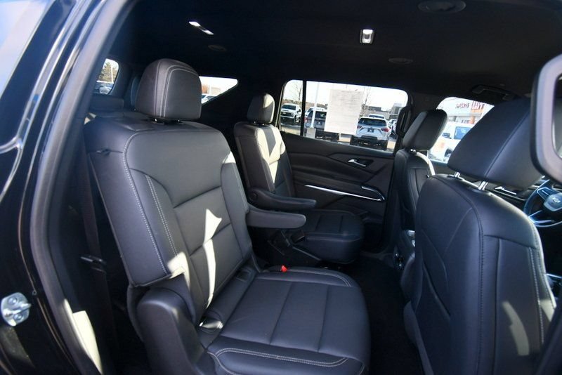 Used 2025 Chevrolet Traverse LT AWD/4WD image 16