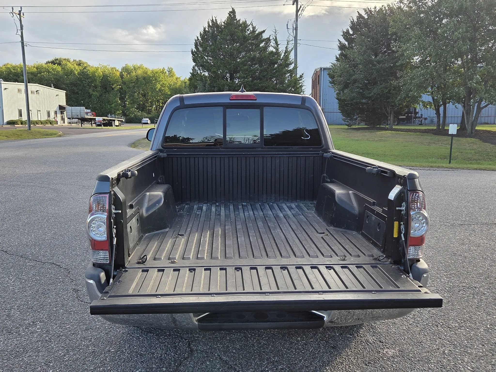 Used 2015 Toyota Tacoma 2WD Access Cab w/ SR5 Package image 9