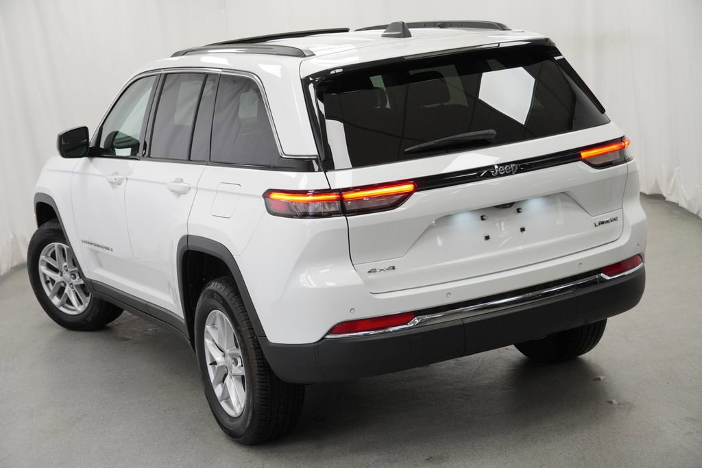Used 2023 Jeep Grand Cherokee Laredo w/ Luxury Tech Group I AWD/4WD image 12