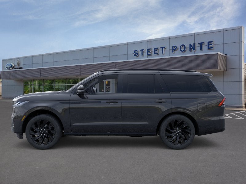 New 2026 Lincoln Navigator Reserve w/ Jet Appearance Package AWD/4WD image 3