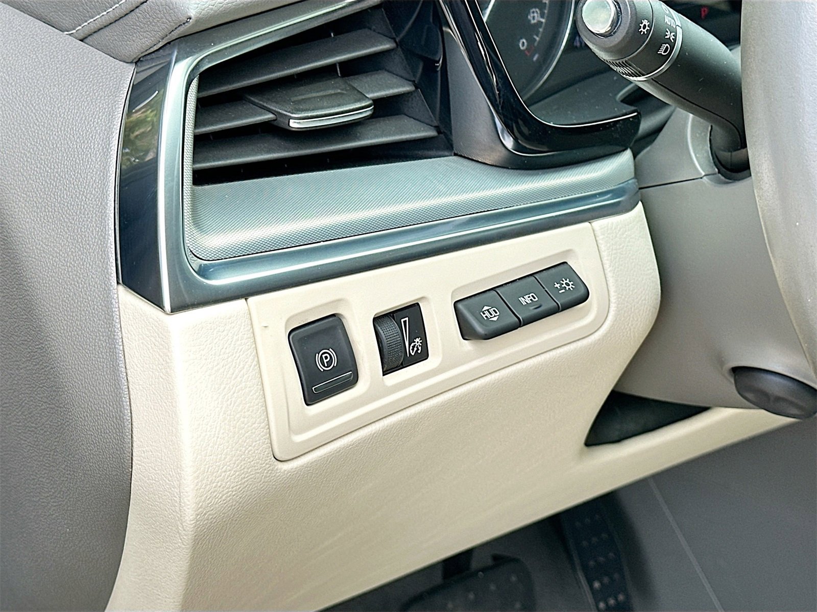 Used 2022 Cadillac XT5 Premium Luxury w/ Technology Package image 10