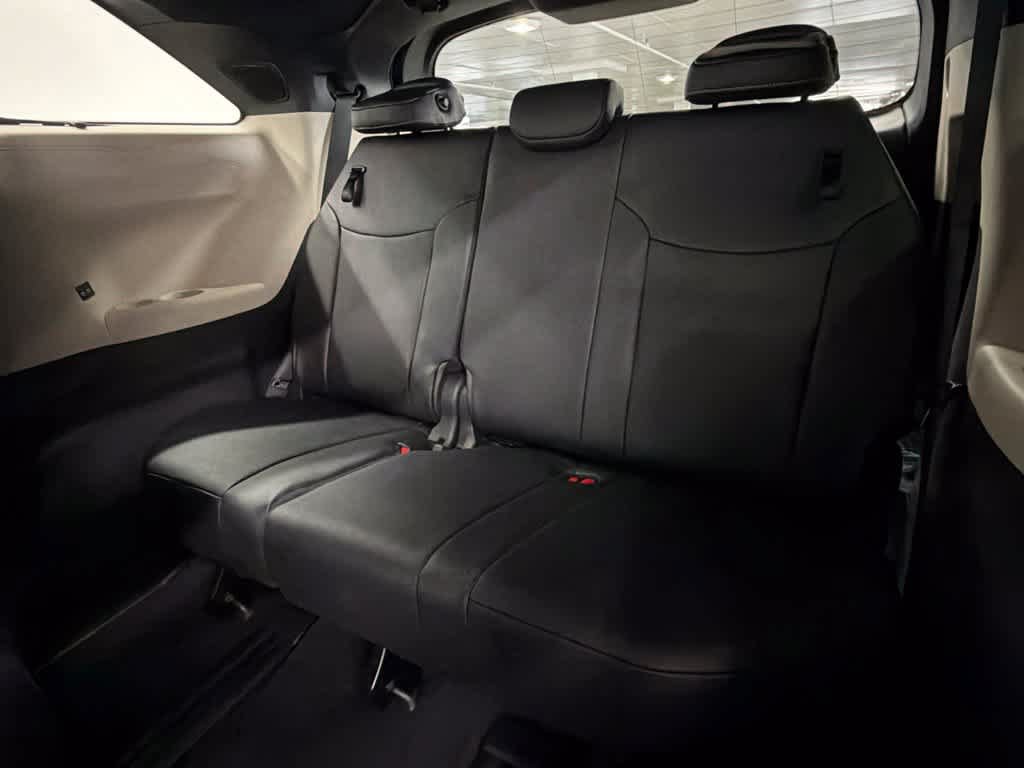 Used 2026 Toyota Sienna Limited FWD image 39