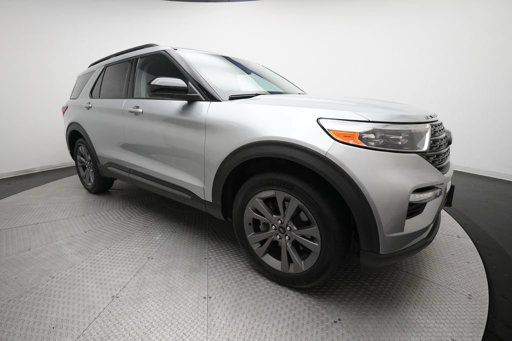 Used 2023 Ford Explorer XLT w/ Equipment Group 202A AWD/4WD image 37
