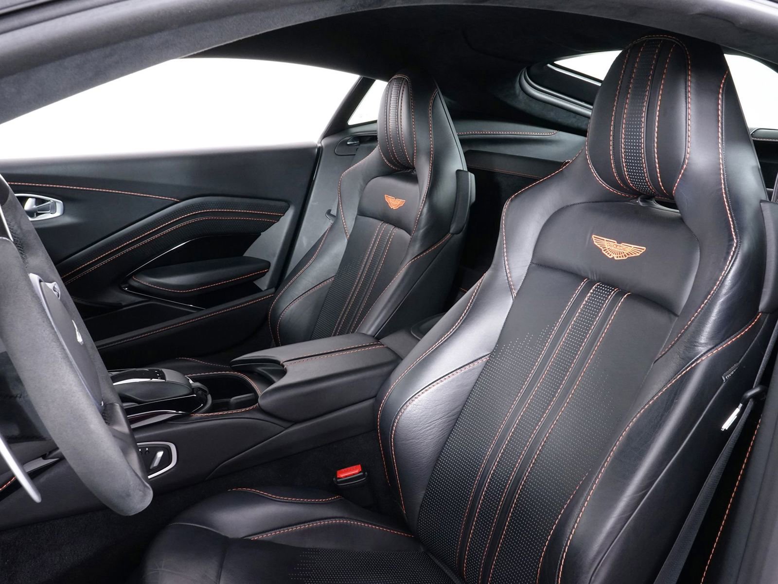 Used 2020 Aston Martin V8 Vantage Coupe image 25