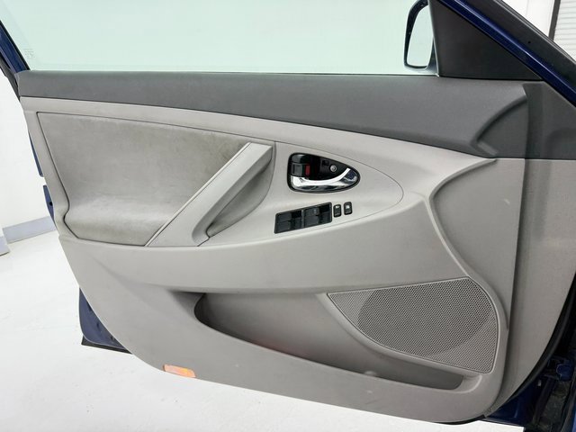 Used 2007 Toyota Camry LE image 16