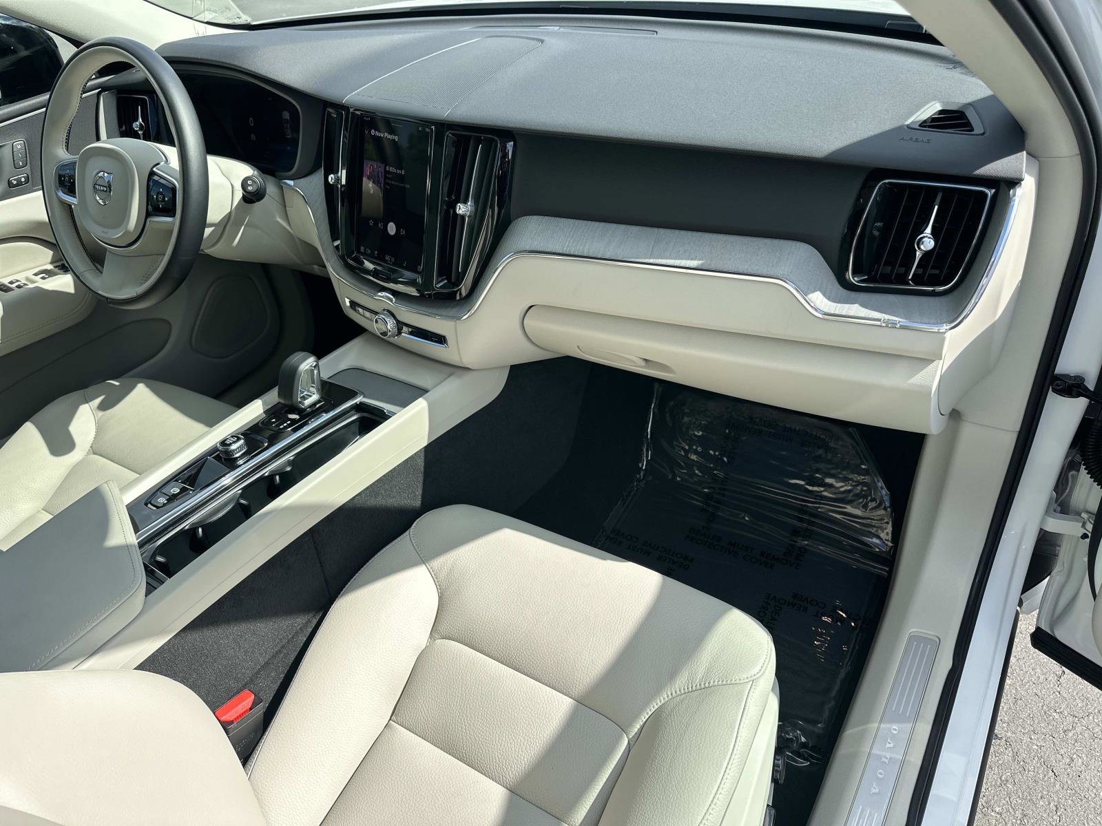 Certified 2025 Volvo XC60 T8 Plus w/ Protection Package Premier image 26