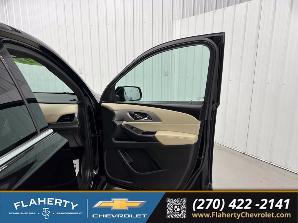 Used 2022 Chevrolet Traverse LT FWD image 14