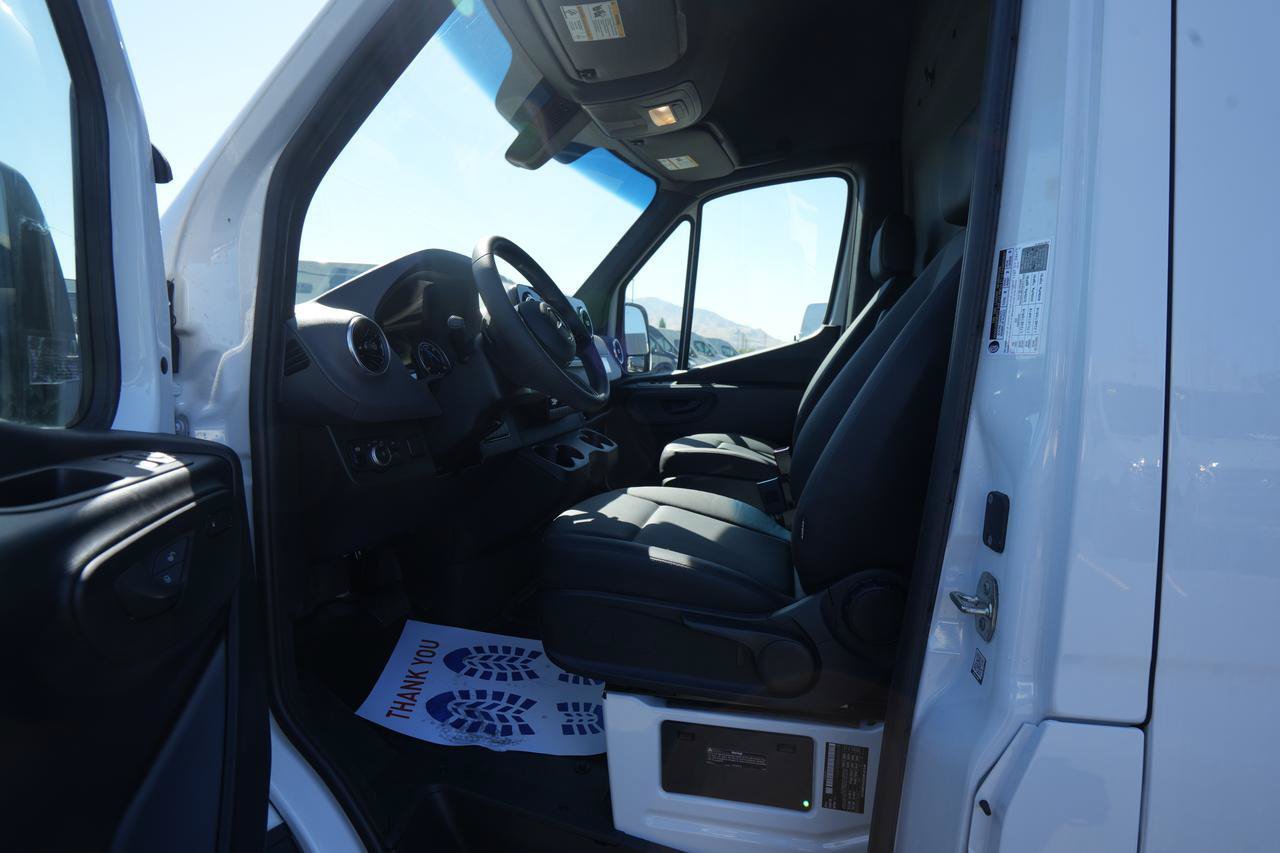 New 2025 Mercedes-Benz eSprinter 170 Cargo image 9