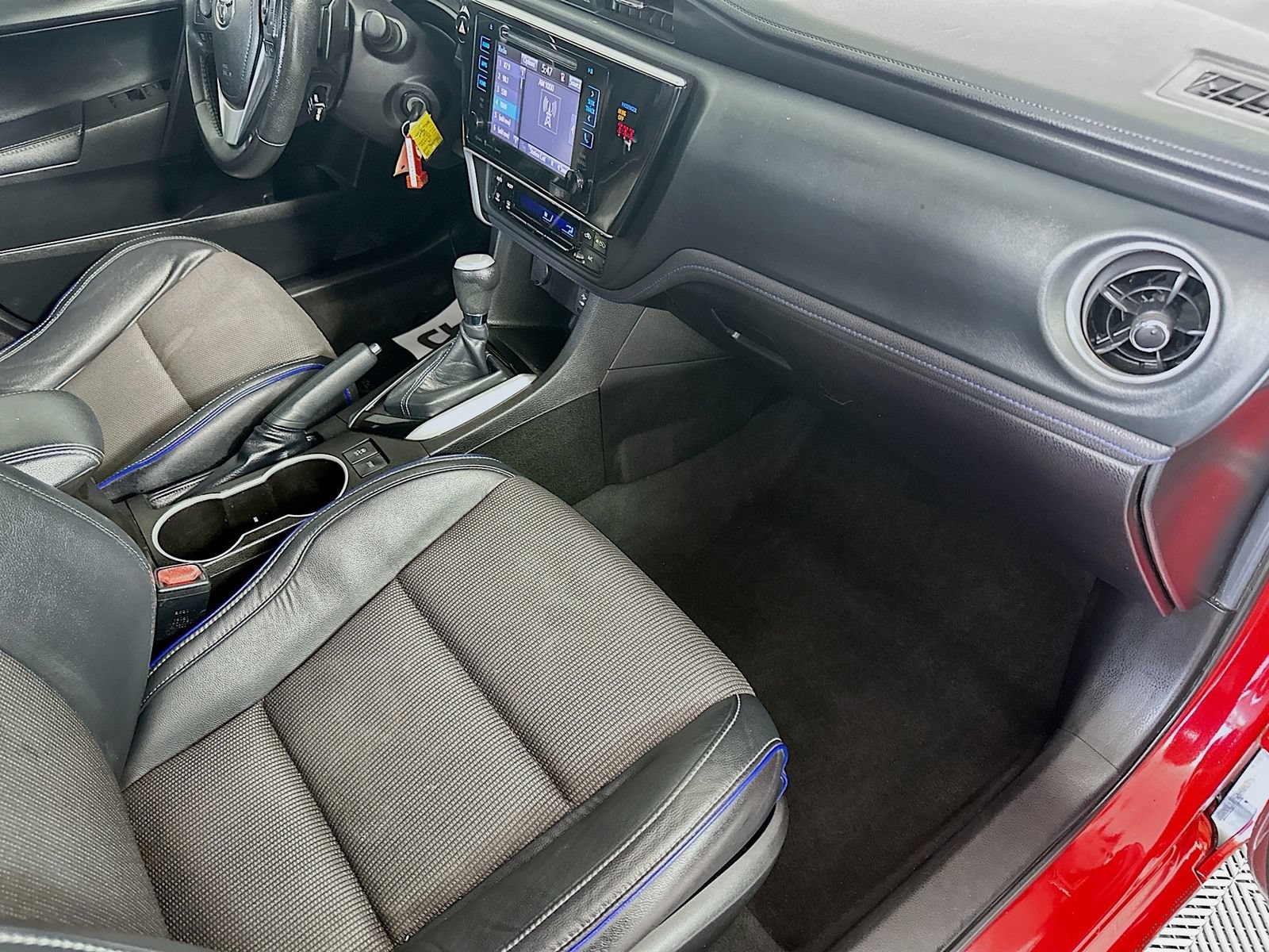 Used 2019 Toyota Corolla SE FWD image 33