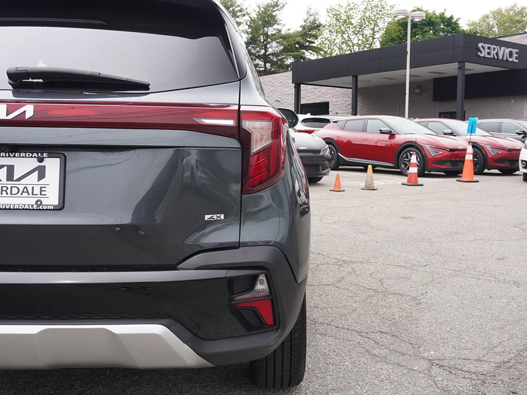 Used 2024 Kia Seltos EX AWD/4WD image 16