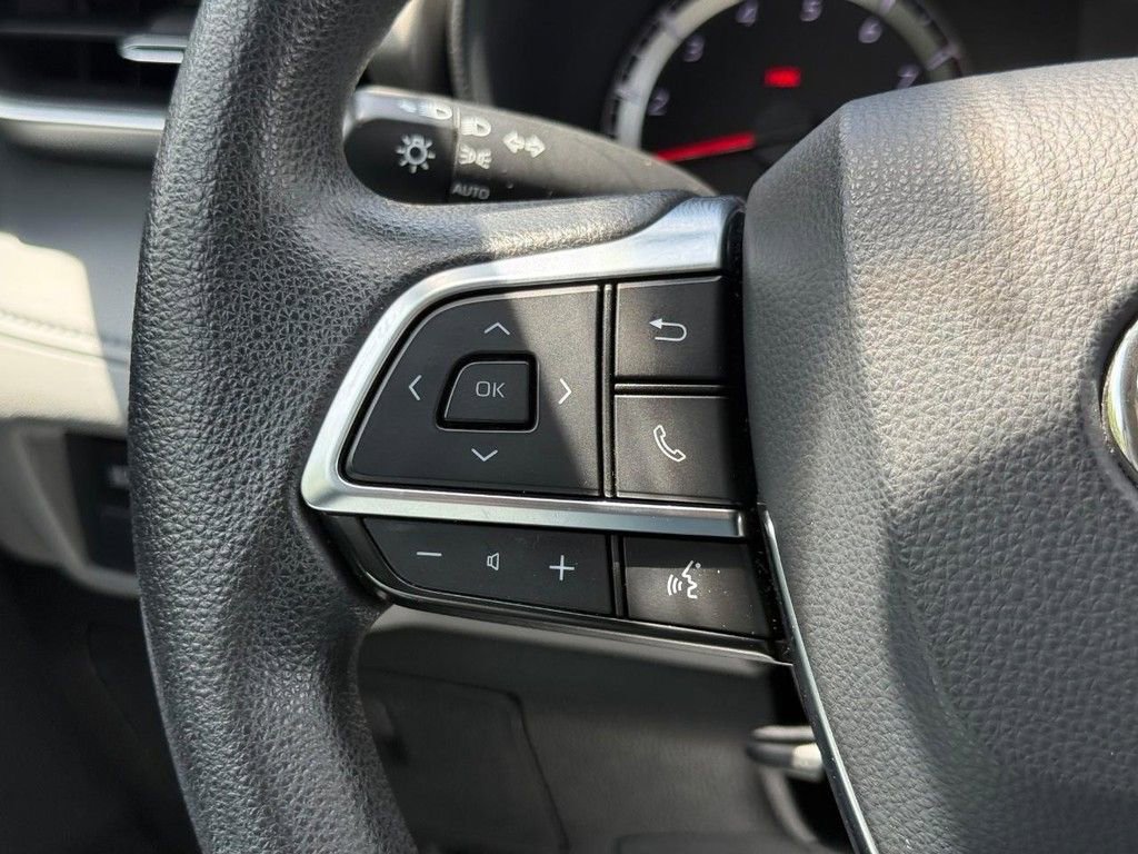 Used 2020 Toyota Highlander L AWD/4WD image 15