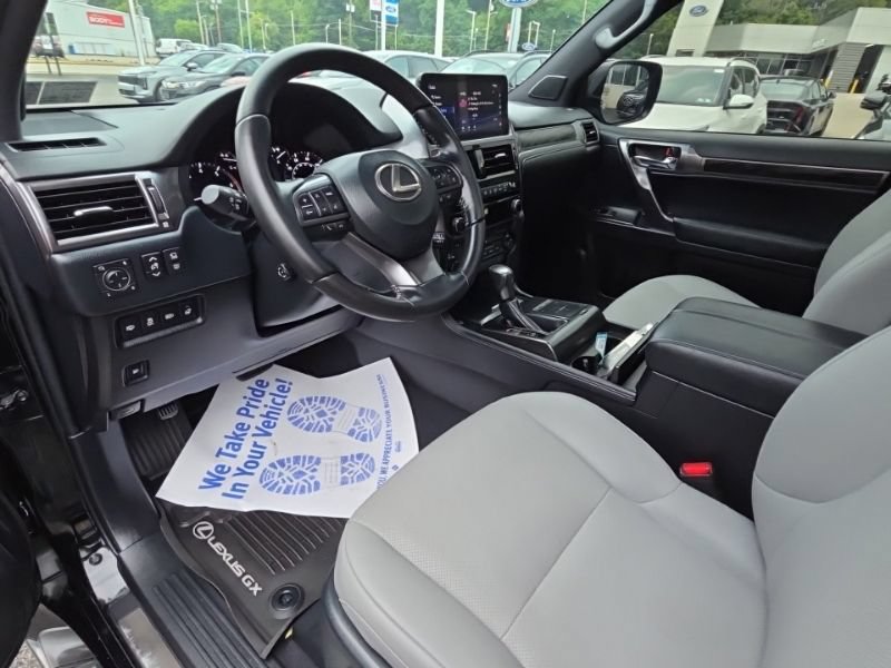 Used 2023 Lexus GX 460 w/ Black Line Special Edition AWD/4WD image 26