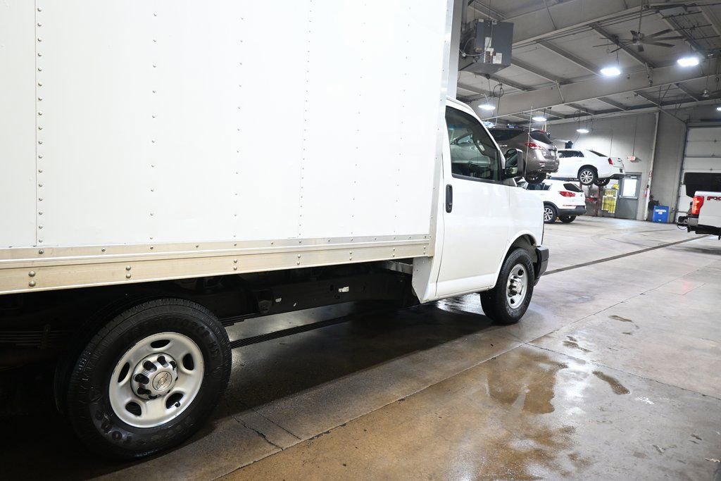 Used 2017 Chevrolet Express 3500 image 8