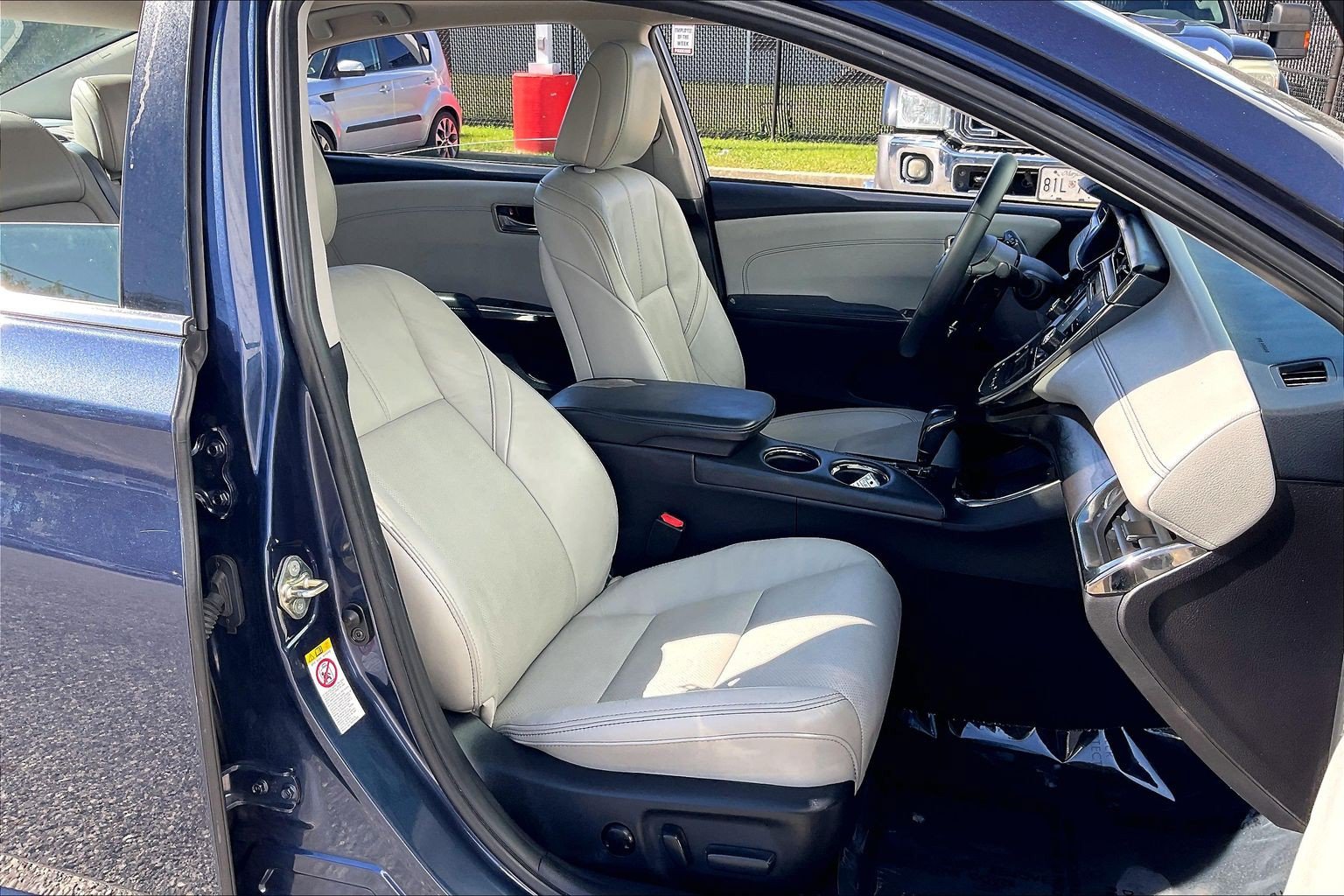 Used 2016 Toyota Avalon Limited FWD image 9