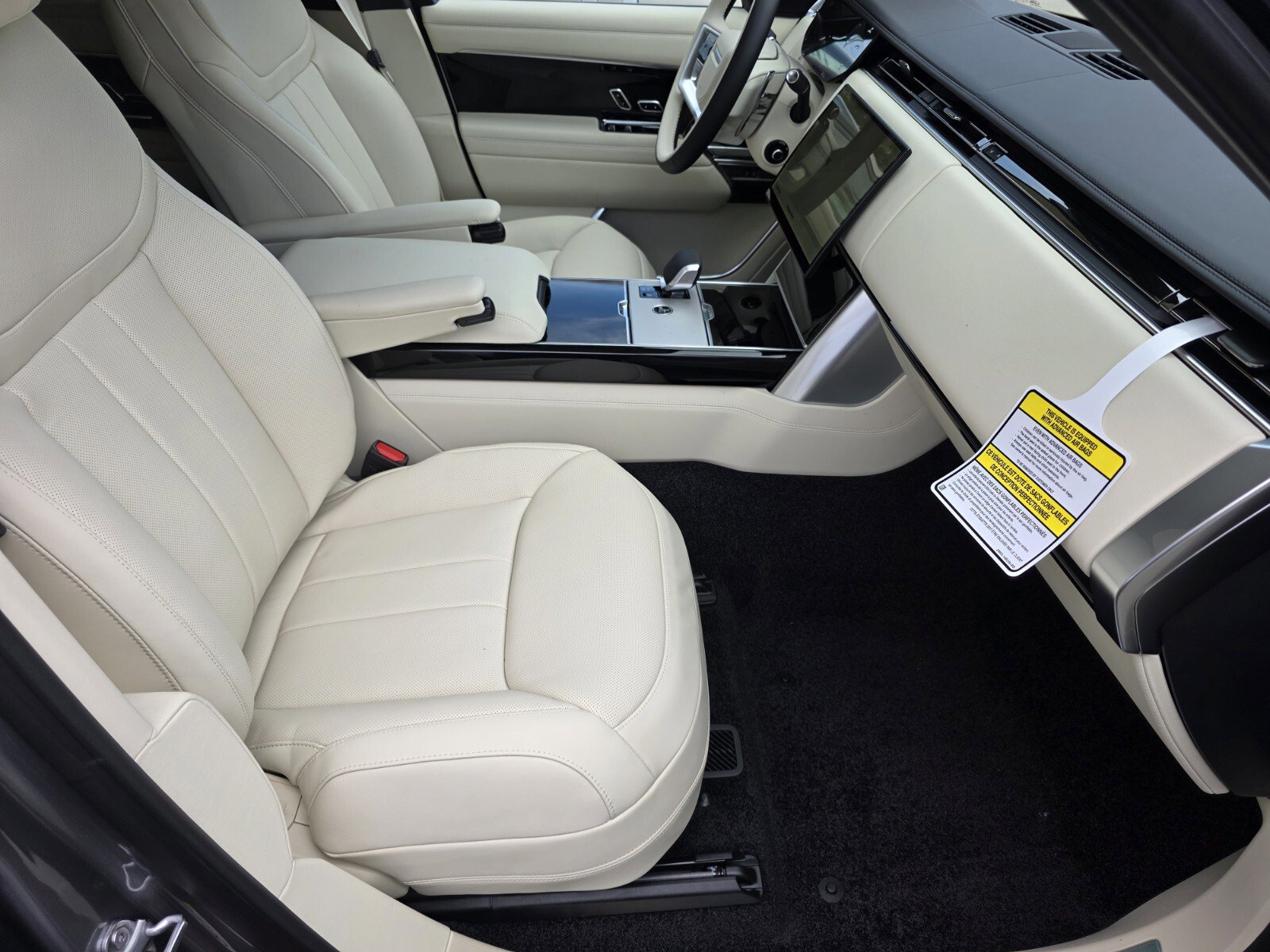 New 2026 Land Rover Range Rover SE image 3