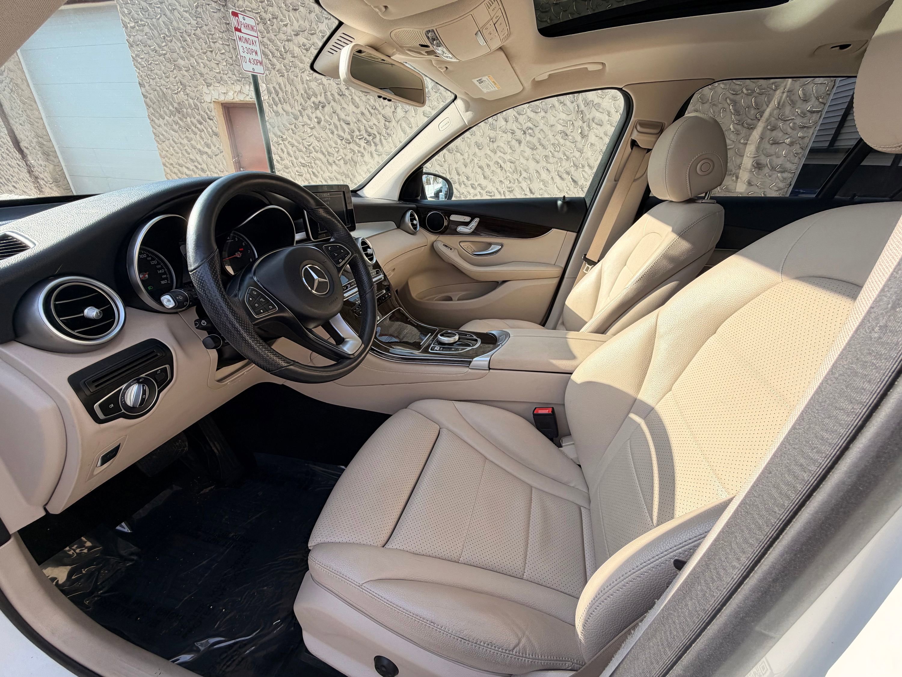 Used 2019 Mercedes-Benz GLC 300 4MATIC image 24