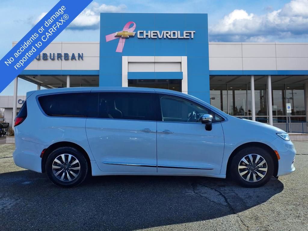 Used 2023 Chrysler Pacifica Limited image 4