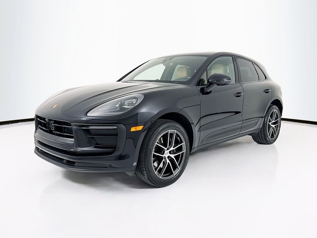 Certified 2025 Porsche Macan image 1