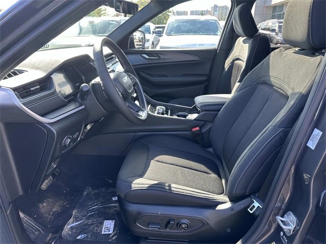 New 2025 Jeep Grand Cherokee L Laredo image 9