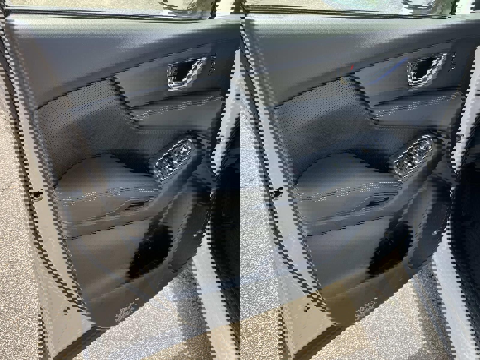 Certified 2025 Subaru Ascent Limited w/ Popular Package #2 image 10