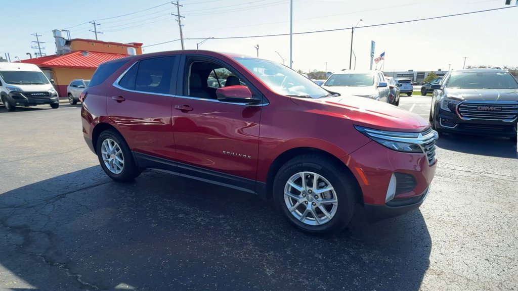 Used 2022 Chevrolet Equinox LT w/ LPO, Cargo Package FWD image 2