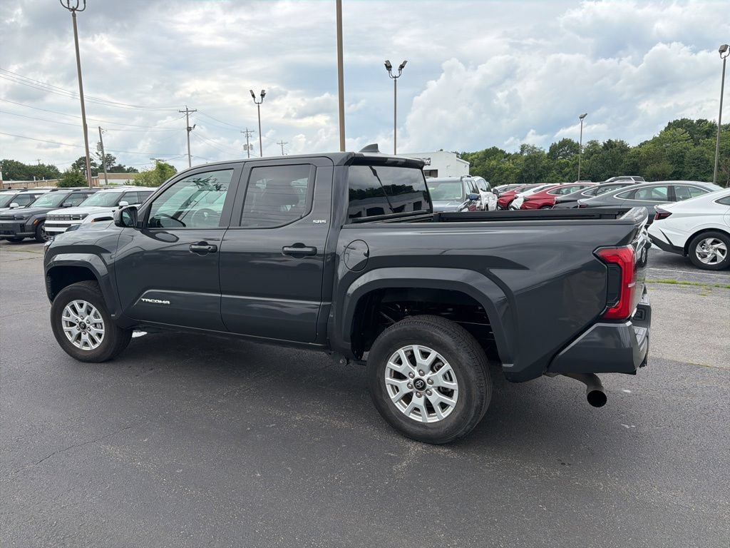Used 2025 Toyota Tacoma SR5 AWD/4WD image 10