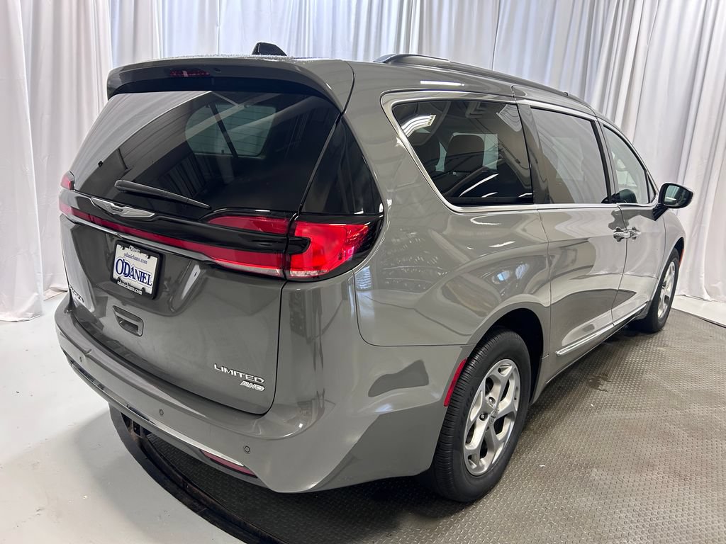 Used 2023 Chrysler Pacifica Limited w/ Uconnect Theater Family Group AWD/4WD image 32