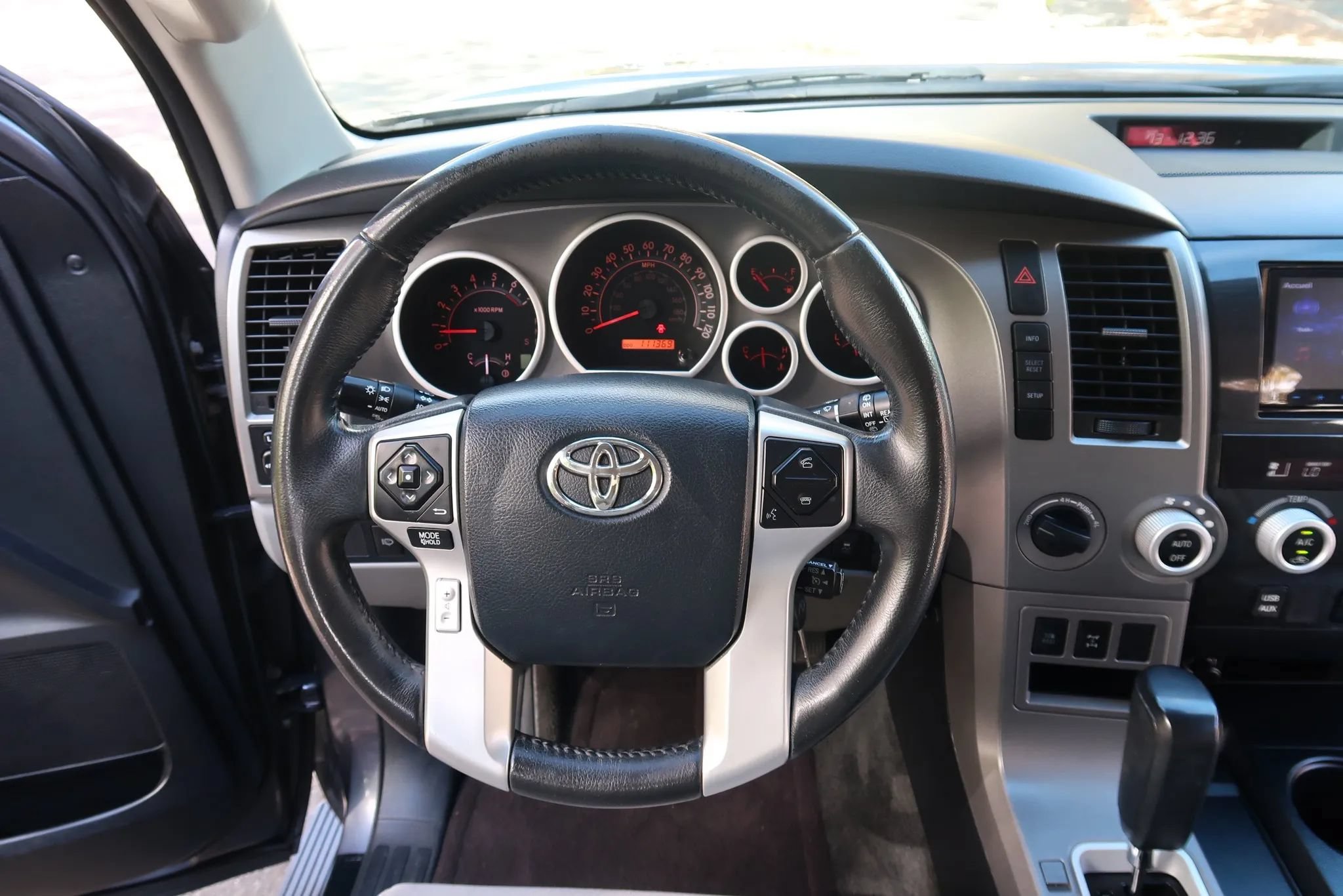 Used 2014 Toyota Sequoia SR5 AWD/4WD image 25