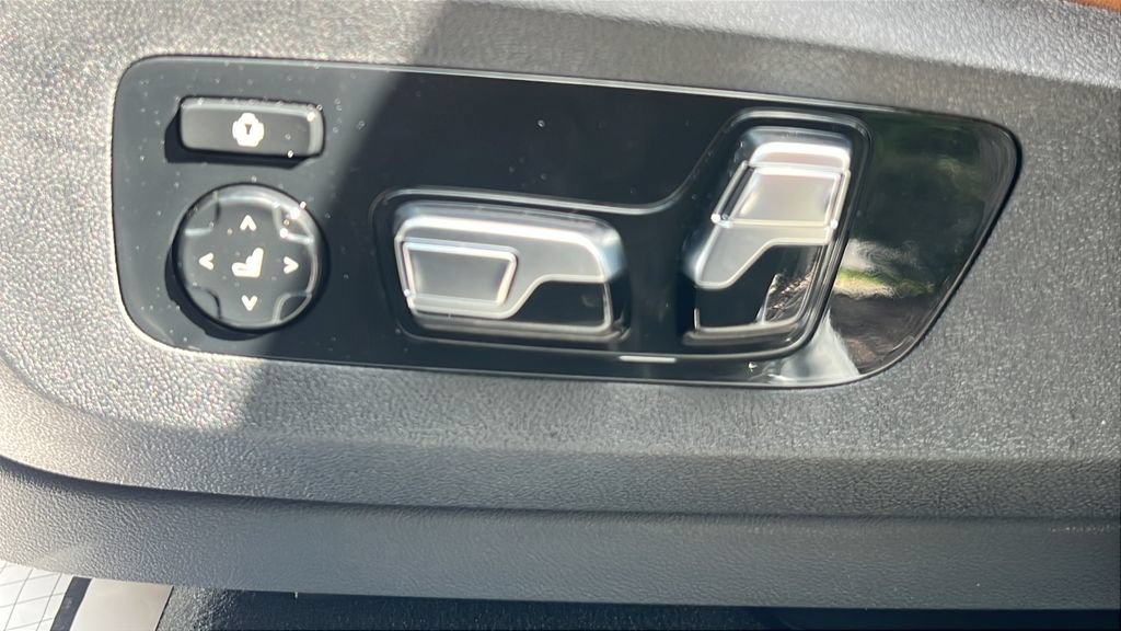 New 2026 BMW X5 xDrive40i w/ M Sport Package AWD/4WD image 15