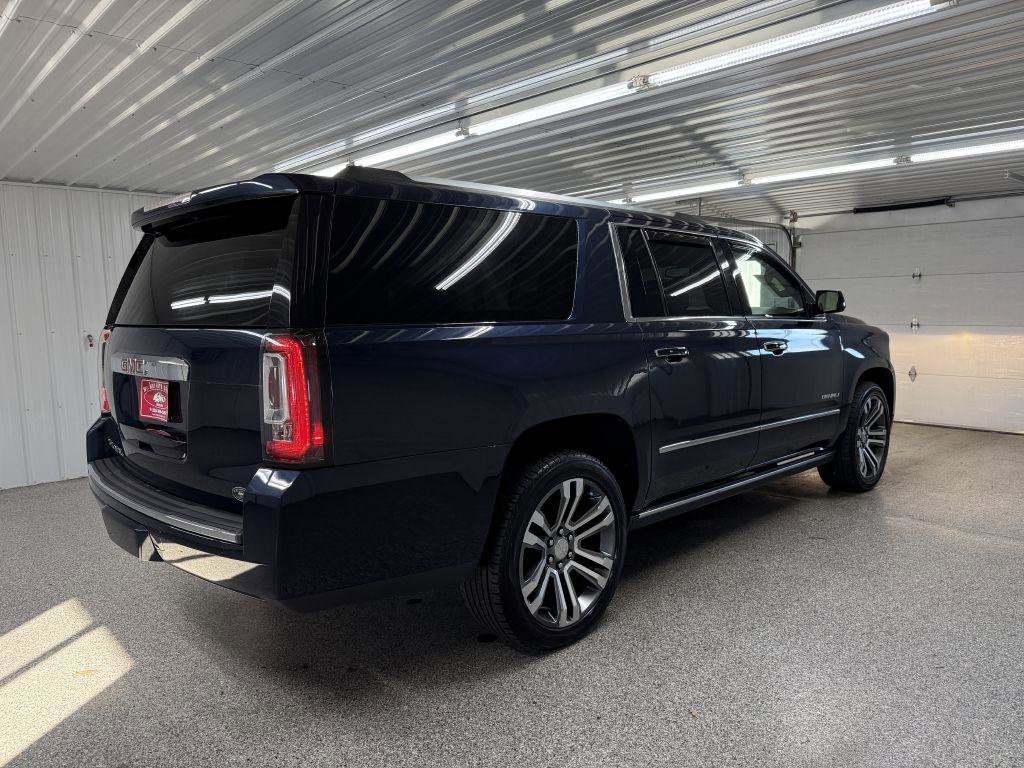 Used 2017 GMC Yukon XL Denali AWD/4WD image 7
