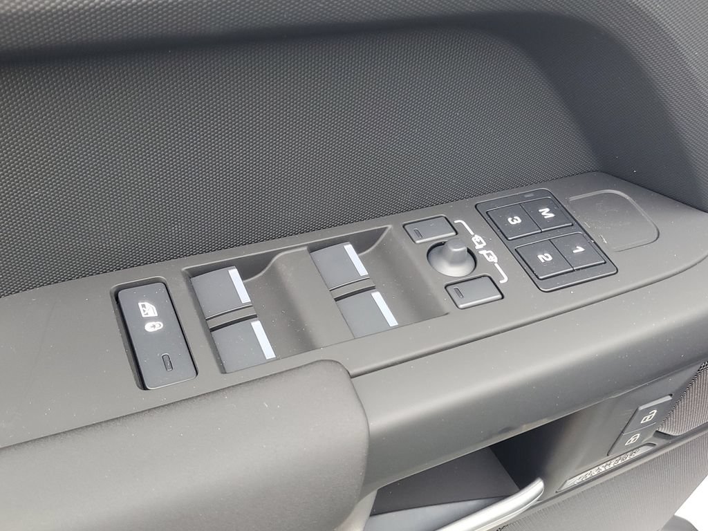 New 2026 Land Rover Defender 130 X-Dynamic SE AWD/4WD image 8