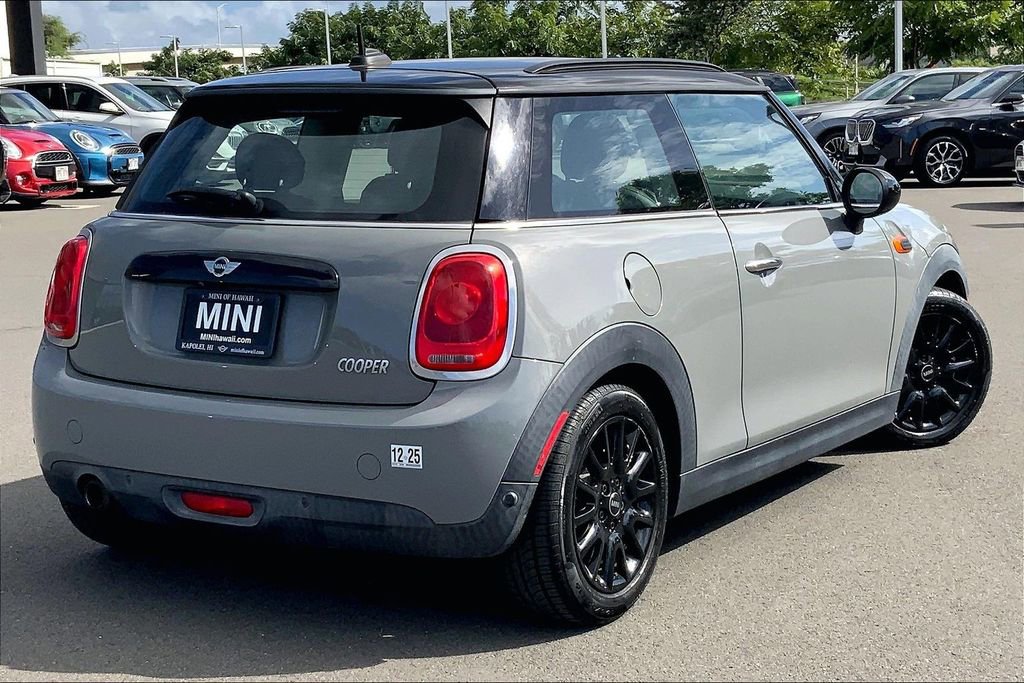 Used 2018 MINI Cooper 2-Door Hardtop image 11
