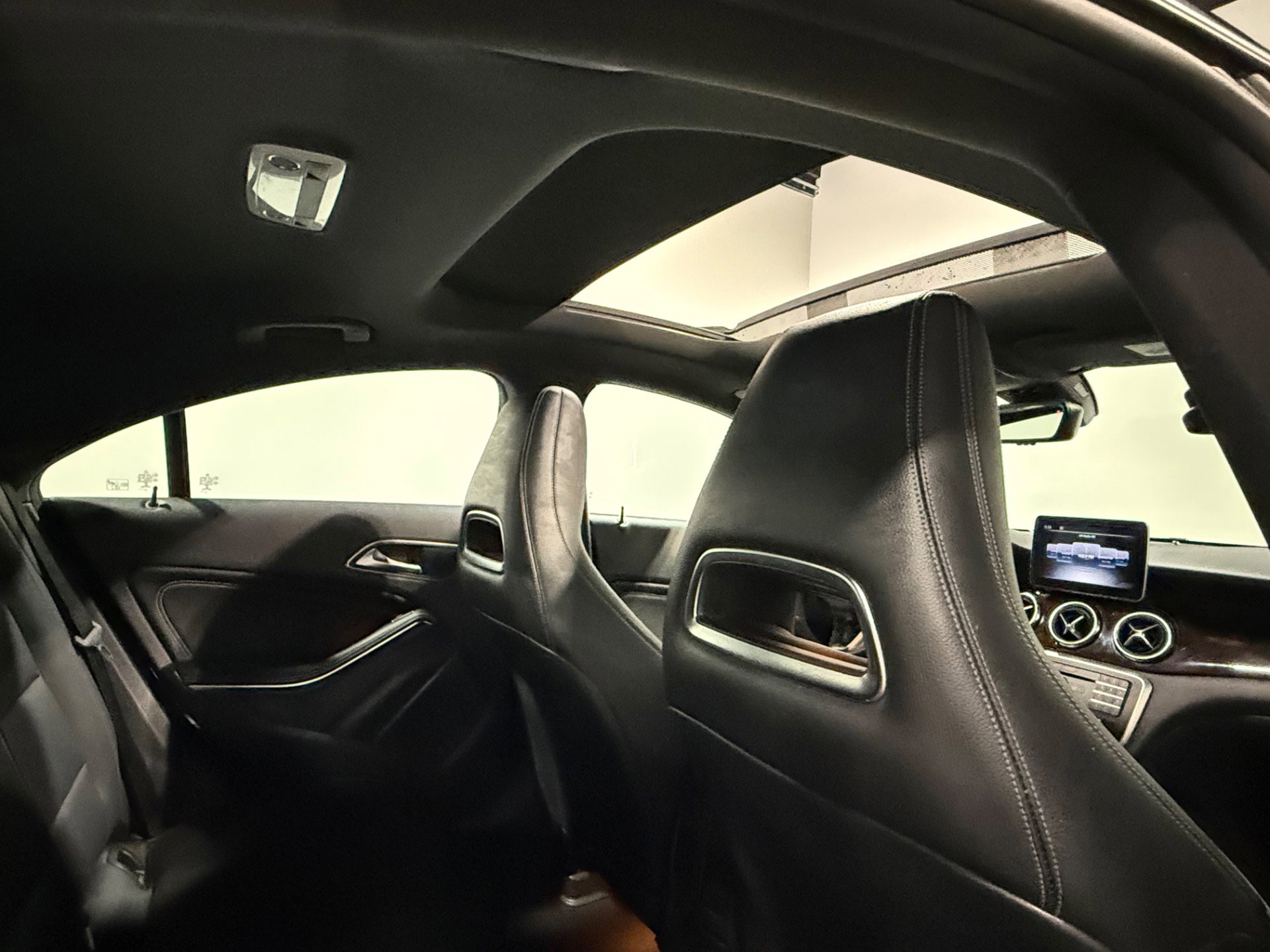 Used 2019 Mercedes-Benz CLA 250 4MATIC image 37