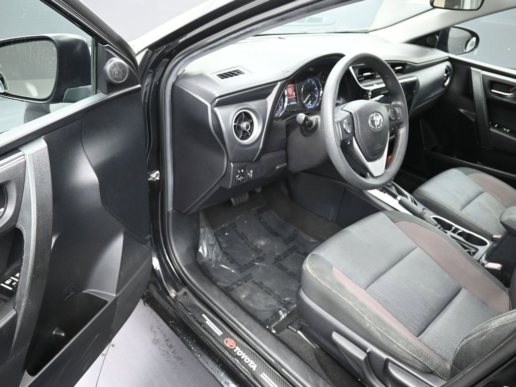 Used 2018 Toyota Corolla LE image 10