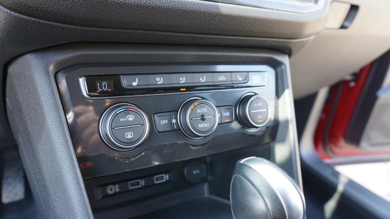 Used 2018 Volkswagen Tiguan SE AWD/4WD image 18