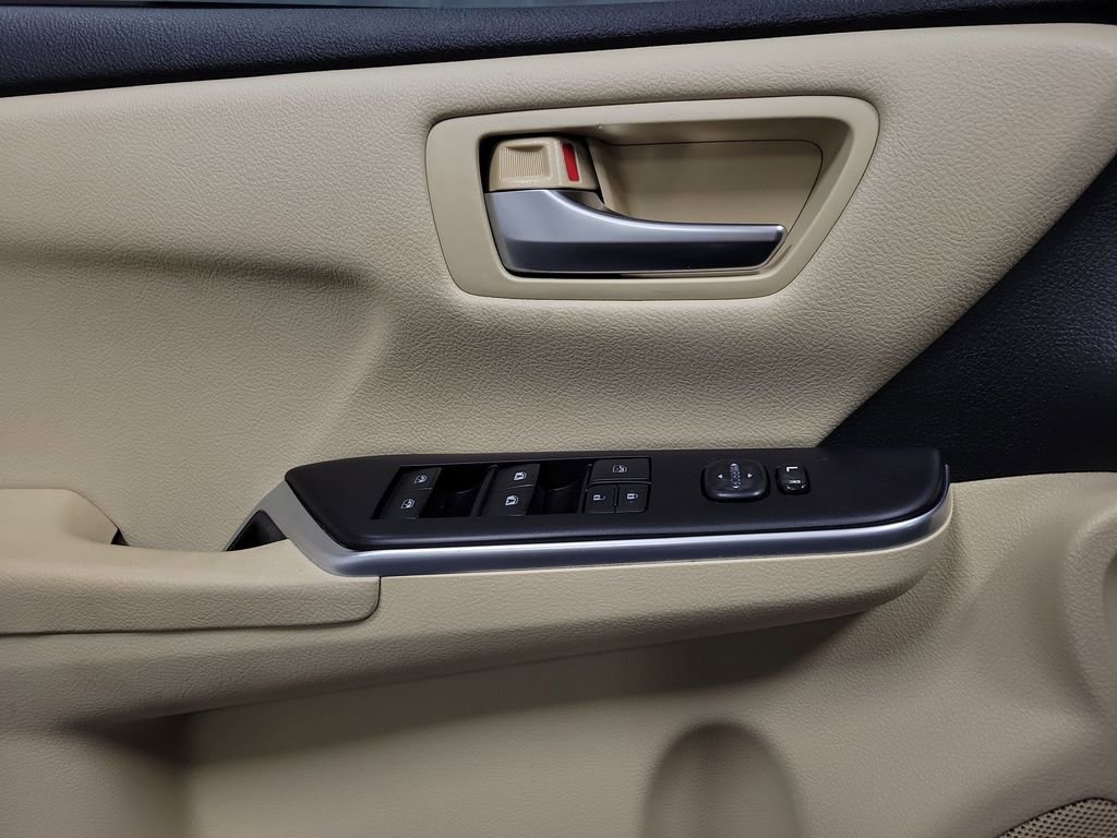 Used 2016 Toyota Camry LE image 18