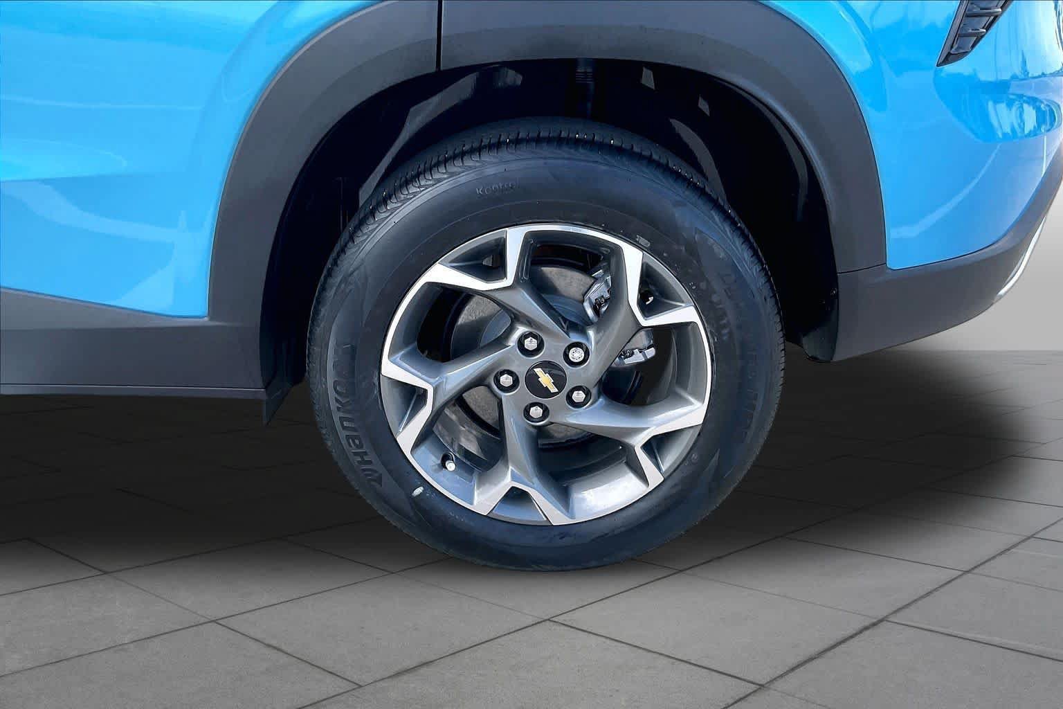 Used 2025 Chevrolet Trax LT w/ Driver Confidence Package FWD image 11
